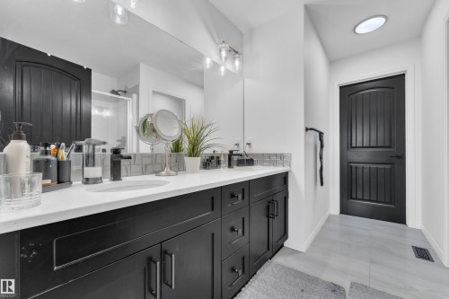 2315 51 Street, Edmonton, AB - Indoor Photo Showing Bathroom