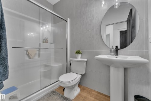 2315 51 Street, Edmonton, AB - Indoor Photo Showing Bathroom