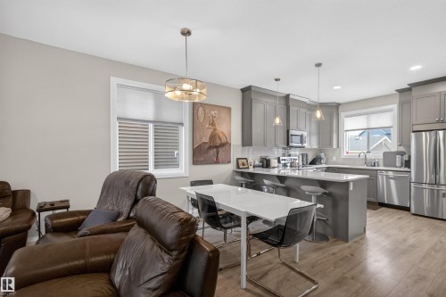 385 Charlesworth Drive, Edmonton, AB - Indoor