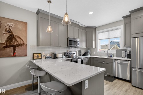 385 Charlesworth Drive, Edmonton, AB - Indoor Photo Showing Kitchen With Stainless Steel Kitchen With Upgraded Kitchen