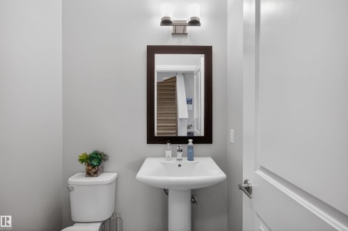 385 Charlesworth Drive, Edmonton, AB - Indoor Photo Showing Bathroom