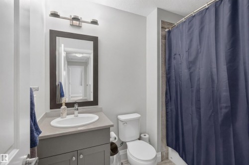 385 Charlesworth Drive, Edmonton, AB - Indoor Photo Showing Bathroom