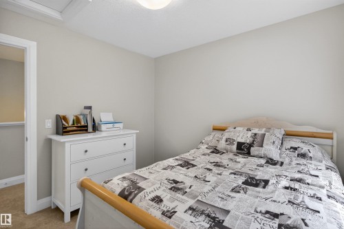 385 Charlesworth Drive, Edmonton, AB - Indoor Photo Showing Bedroom