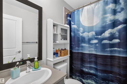 385 Charlesworth Drive, Edmonton, AB - Indoor Photo Showing Bathroom