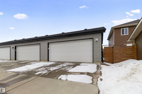 385 Charlesworth Drive, Edmonton, AB - Outdoor With Exterior