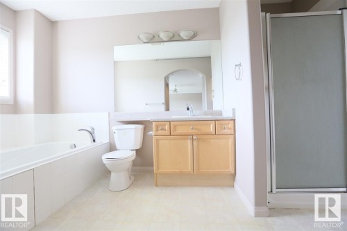 10903 8 Avenue, Edmonton, AB - Indoor Photo Showing Bathroom
