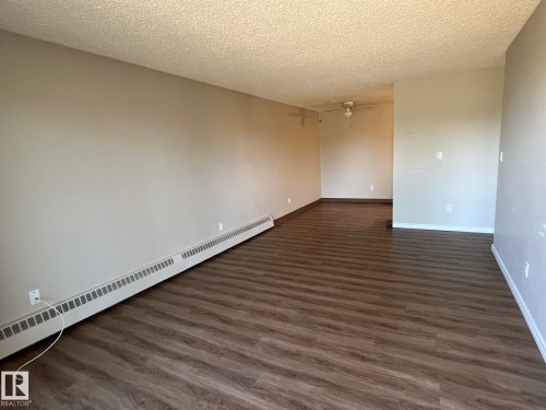 205 51 Brown Street, Stony Plain, AB - Indoor Photo Showing Other Room
