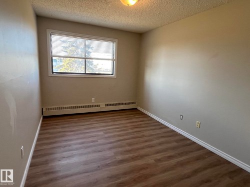 205 51 Brown Street, Stony Plain, AB - Indoor Photo Showing Other Room
