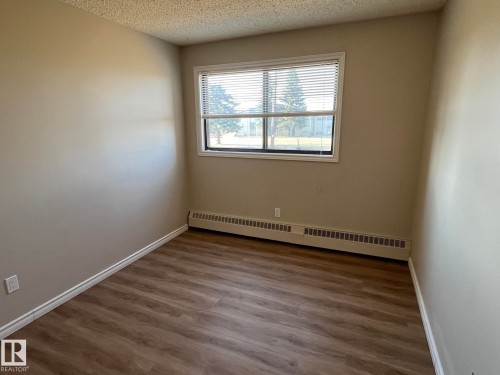 205 51 Brown Street, Stony Plain, AB - Indoor Photo Showing Other Room