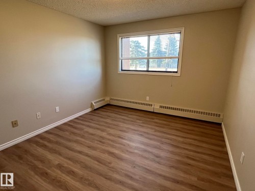 205 51 Brown Street, Stony Plain, AB - Indoor Photo Showing Other Room
