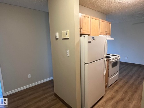 205 51 Brown Street, Stony Plain, AB - Indoor Photo Showing Kitchen