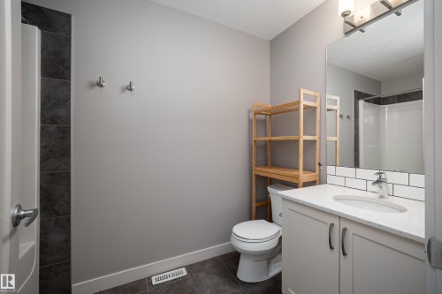 58 1391 Starling Drive, Edmonton, AB - Indoor Photo Showing Bathroom