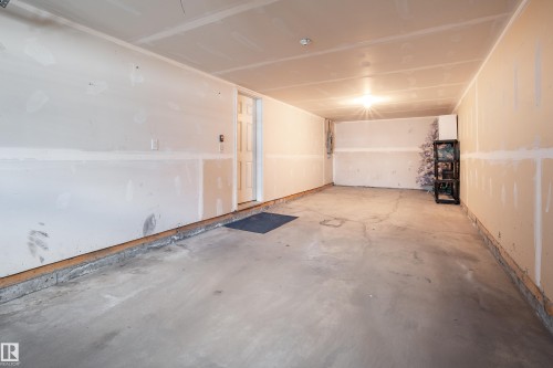 58 1391 Starling Drive, Edmonton, AB - Indoor Photo Showing Garage