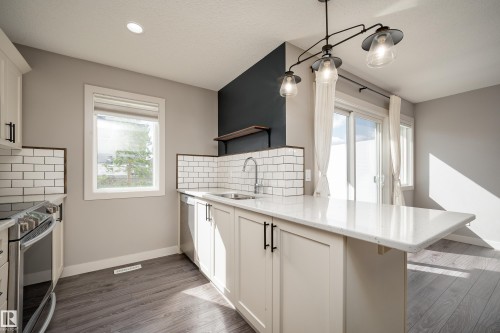 58 1391 Starling Drive, Edmonton, AB - Indoor Photo Showing Kitchen With Upgraded Kitchen