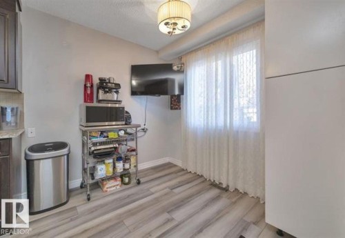 5451 Hill View Crescent, Edmonton, AB - Indoor Photo Showing Other Room