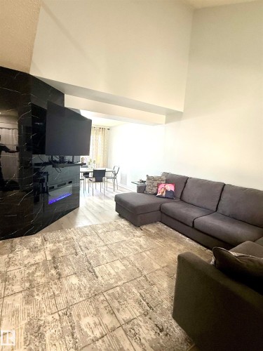 5451 Hill View Crescent, Edmonton, AB - Indoor Photo Showing Living Room