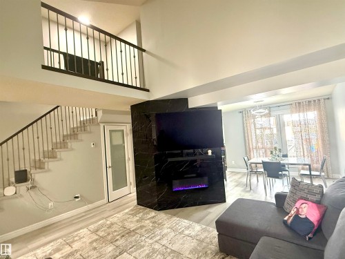 5451 Hill View Crescent, Edmonton, AB - Indoor