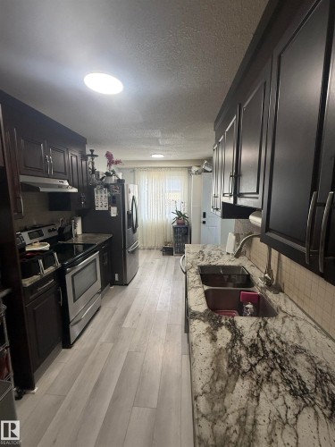 5451 Hill View Crescent, Edmonton, AB - Indoor Photo Showing Kitchen With Double Sink