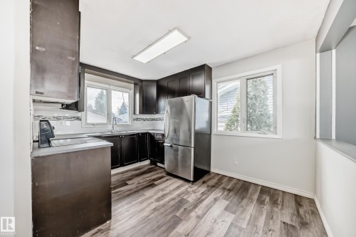 8615 42A Avenue, Edmonton, AB - Indoor Photo Showing Kitchen