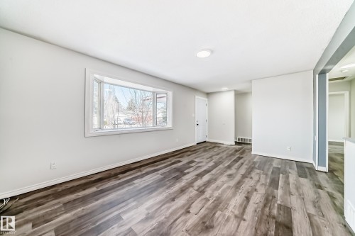 8615 42A Avenue, Edmonton, AB - Indoor Photo Showing Other Room