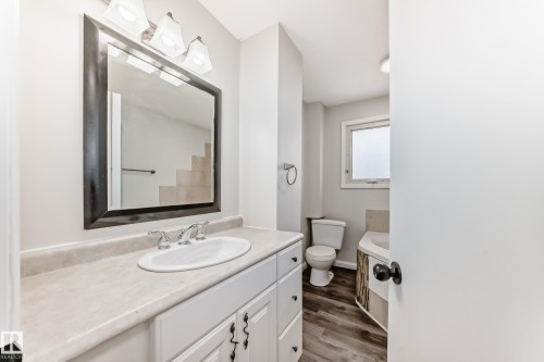 8615 42A Avenue, Edmonton, AB - Indoor Photo Showing Bathroom
