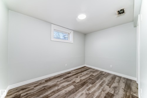 8615 42A Avenue, Edmonton, AB - Indoor Photo Showing Other Room
