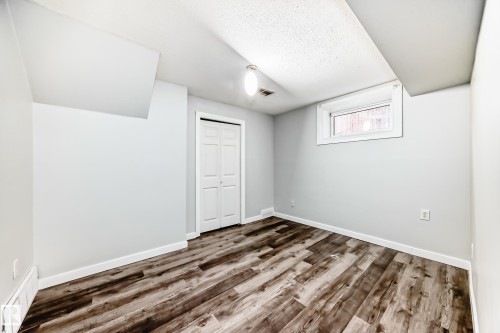 8615 42A Avenue, Edmonton, AB - Indoor Photo Showing Other Room