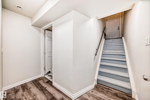 8615 42A Avenue, Edmonton, AB - Indoor Photo Showing Other Room