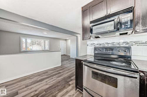 8615 42A Avenue, Edmonton, AB - Indoor Photo Showing Kitchen