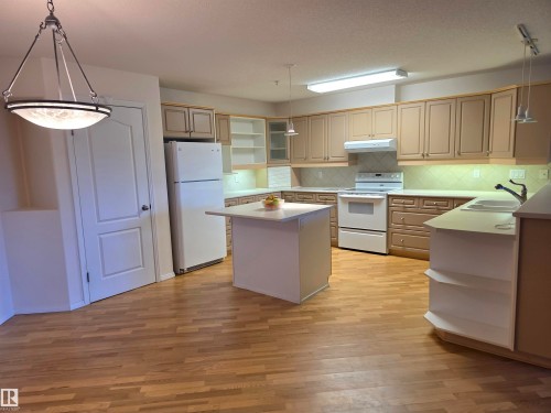 219 6623 172 Street, Edmonton, AB - Indoor Photo Showing Kitchen