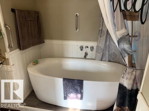 333 Juniper Place, Edmonton, AB - Indoor Photo Showing Bathroom