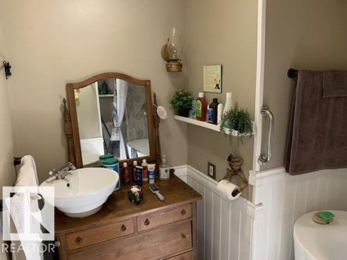 333 Juniper Place, Edmonton, AB - Indoor Photo Showing Bathroom