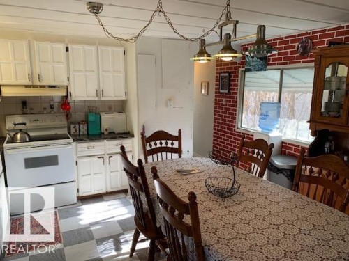 333 Juniper Place, Edmonton, AB - Indoor Photo Showing Other Room