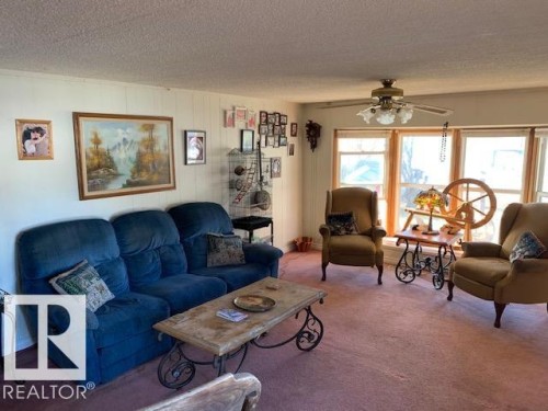 333 Juniper Place, Edmonton, AB - Indoor Photo Showing Living Room