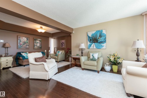 687 Meadowview Drive, Sherwood Park, AB - Indoor Photo Showing Living Room