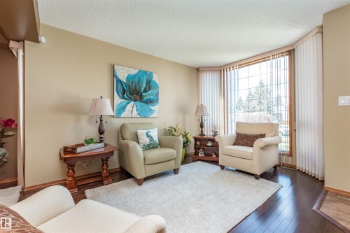 687 Meadowview Drive, Sherwood Park, AB - Indoor Photo Showing Living Room