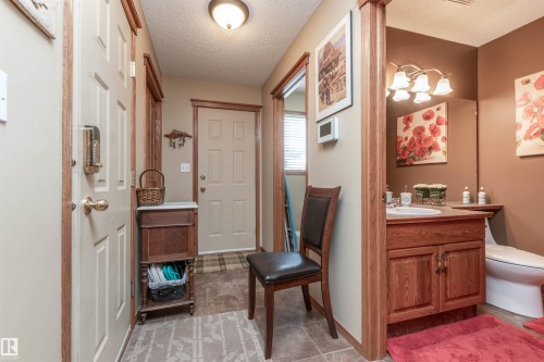 687 Meadowview Drive, Sherwood Park, AB - Indoor Photo Showing Bathroom