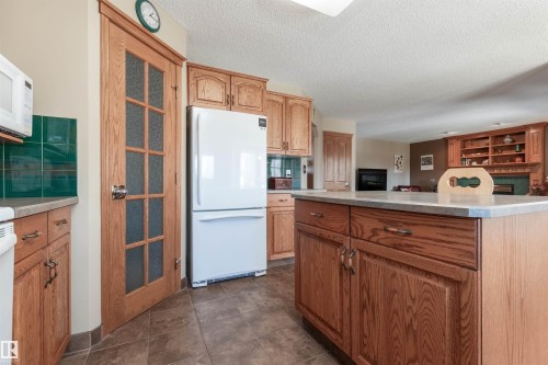 687 Meadowview Drive, Sherwood Park, AB - Indoor Photo Showing Kitchen