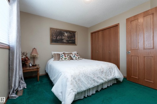 687 Meadowview Drive, Sherwood Park, AB - Indoor Photo Showing Bedroom