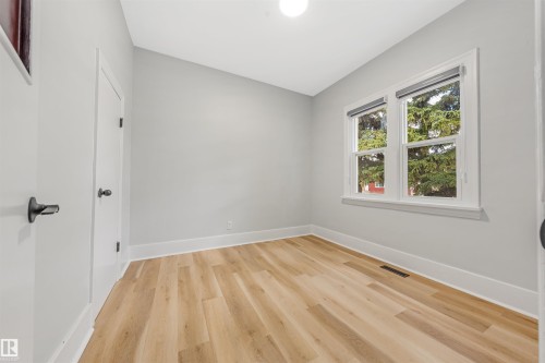 11828 50 St, Edmonton, AB - Indoor Photo Showing Other Room