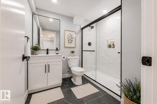 11828 50 St, Edmonton, AB - Indoor Photo Showing Bathroom