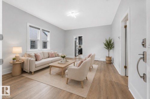 11828 50 St, Edmonton, AB - Indoor