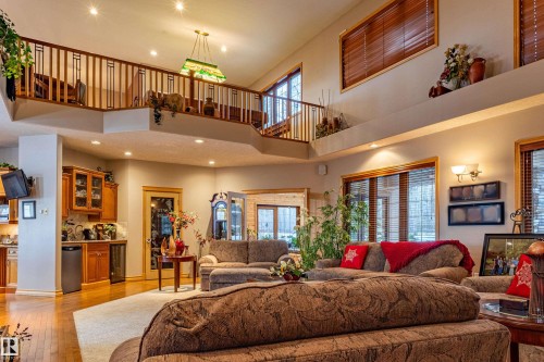 22031 Twp Rd 472, Rural Wetaskiwin County, AB - Indoor Photo Showing Living Room