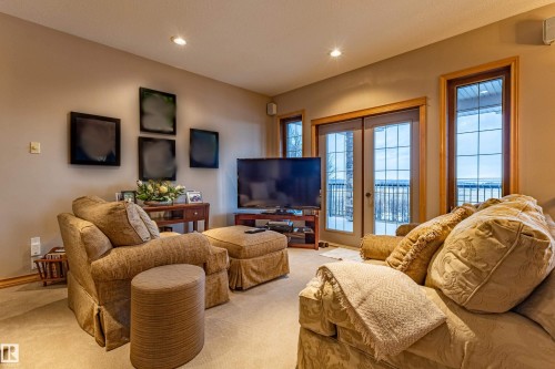 22031 Twp Rd 472, Rural Wetaskiwin County, AB - Indoor Photo Showing Living Room
