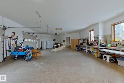22031 Twp Rd 472, Rural Wetaskiwin County, AB - Indoor Photo Showing Garage