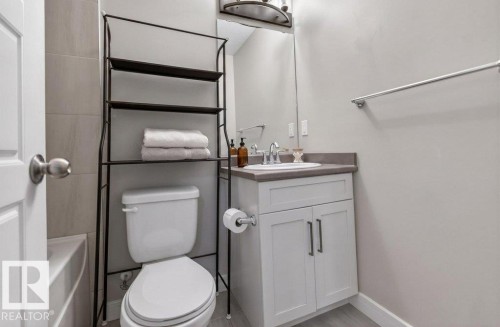 1363 Adamson Drive, Edmonton, AB - Indoor Photo Showing Bathroom