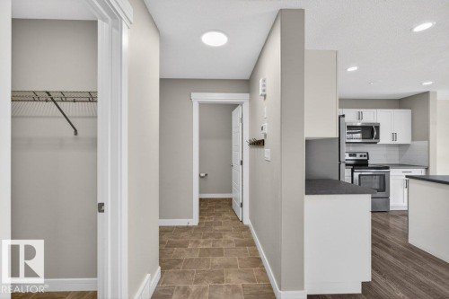 1363 Adamson Drive, Edmonton, AB - Indoor Photo Showing Kitchen