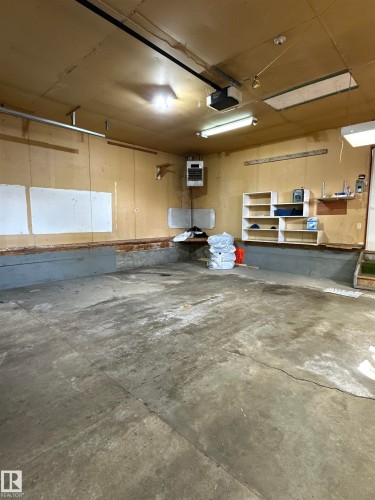 192 Lee Ridge Road, Edmonton, AB - Indoor Photo Showing Garage