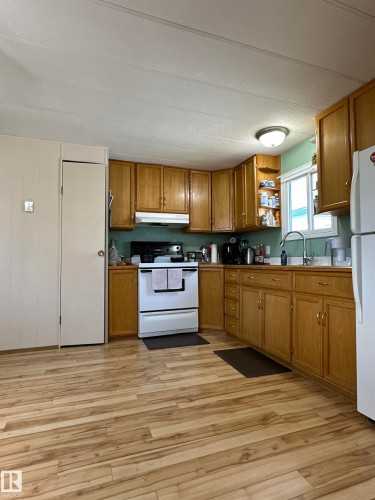 192 Lee Ridge Road, Edmonton, AB - Indoor Photo Showing Kitchen With Double Sink