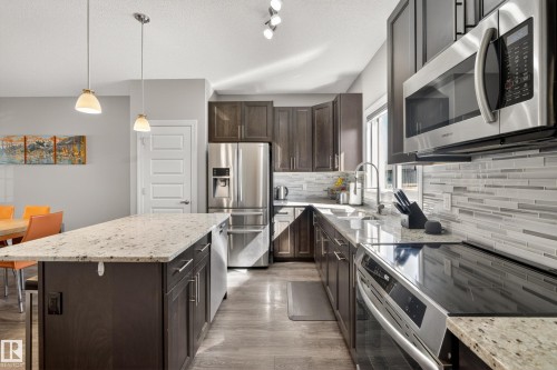 7294 Armour Crescent, Edmonton, AB - Indoor Photo Showing Kitchen With Upgraded Kitchen